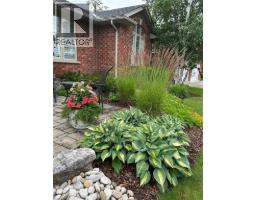 24 COTTONWOOD Crescent - 47