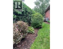 24 COTTONWOOD Crescent - 48