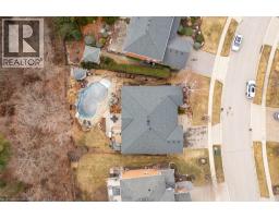 24 COTTONWOOD Crescent - 8