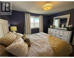 53 MOFFAT Drive - 15