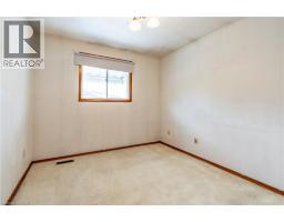 93 NICKOLAS Crescent - 10