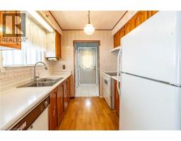 93 NICKOLAS Crescent - 6