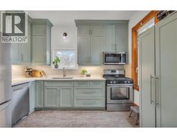 158 HOPE Street E - 3