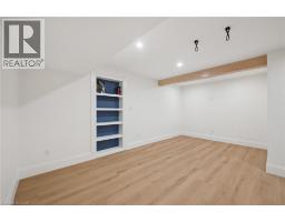 555 SANDBANKS Crescent - 34