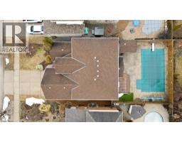 555 SANDBANKS Crescent - 44