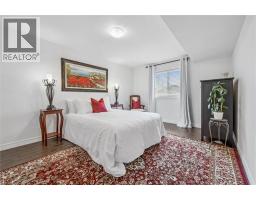 29 ENGLISH Crescent - 32