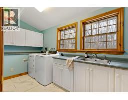 2 HUGHSON Lane - 35