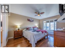 63 UPPER CANADA Drive - 13