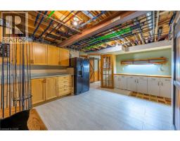 63 UPPER CANADA Drive - 31