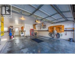 63 UPPER CANADA Drive - 33