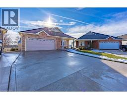 63 UPPER CANADA Drive - 35