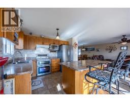 63 UPPER CANADA Drive - 5