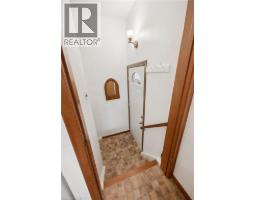 228 KENNETH Avenue - 17