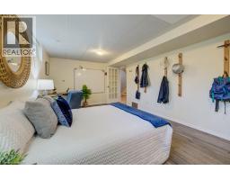 330 DALEVIEW Place - 33