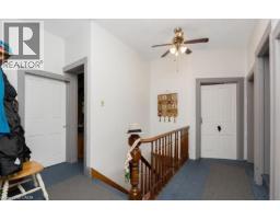 14 YOUNG Street W - 14