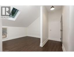 14 YOUNG Street W - 16