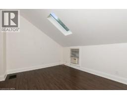 14 YOUNG Street W - 19