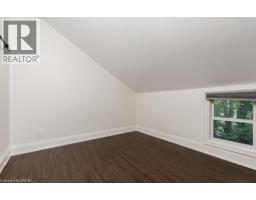 14 YOUNG Street W - 22