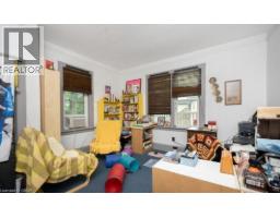 14 YOUNG Street W - 27