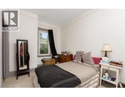 14 YOUNG Street W - 30