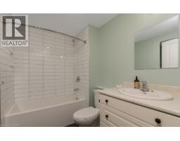 14 YOUNG Street W - 36