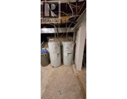 14 YOUNG Street W - 41