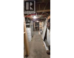 14 YOUNG Street W - 42