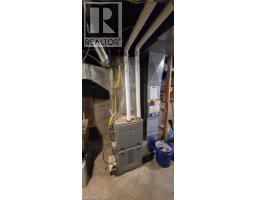 14 YOUNG Street W - 44