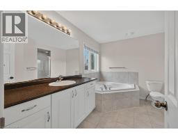 18 STARLIGHT Avenue - 20