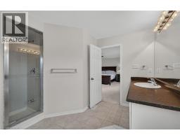 18 STARLIGHT Avenue - 21