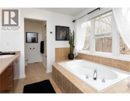 103 GLAZEBROOK Crescent - 25