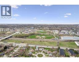 26 PARKHILL Court - 42