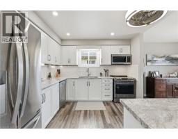 32 HOBART Crescent - 10