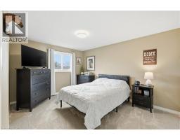 32 HOBART Crescent - 12