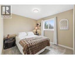 32 HOBART Crescent - 13