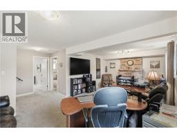 32 HOBART Crescent - 16