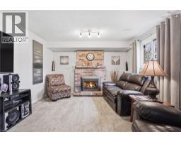 32 HOBART Crescent - 18