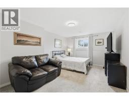 32 HOBART Crescent - 19