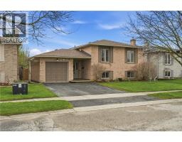 32 HOBART Crescent - 2