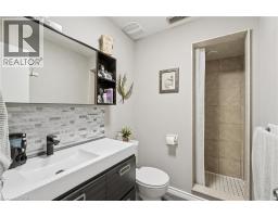 32 HOBART Crescent - 21