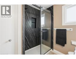 32 HOBART Crescent - 22