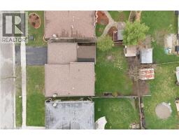 32 HOBART Crescent - 28