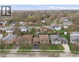 32 HOBART Crescent - 29