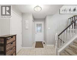 32 HOBART Crescent - 3