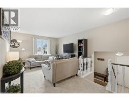 32 HOBART Crescent - 4