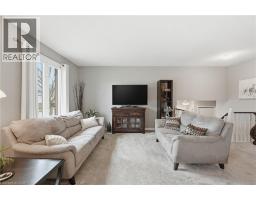 32 HOBART Crescent - 5