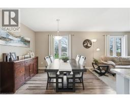 32 HOBART Crescent - 8