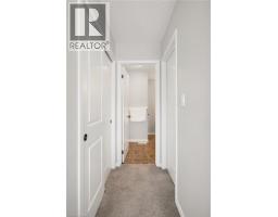 951 ZELLER Crescent - 19