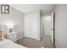 951 ZELLER Crescent - 24