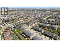 951 ZELLER Crescent - 36